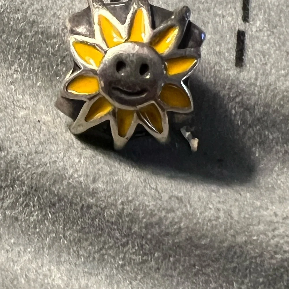 N/A cute yellow